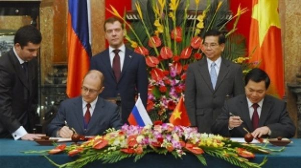 Подписание Межправительственного соглашения 31 октября 2010 года между Российской Федерацией и Социалистической Республикой Вьетнам о сотрудничестве в сооружении АЭС "Ниньтхуан-1"