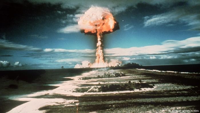 Французские ядерные испытания на атолле Муруроа в Полинезии, 1971 год dw.com