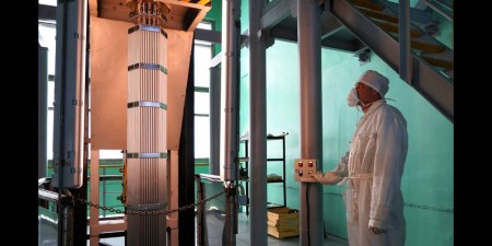 Embedded thumbnail for Приемка первой партии инновационного уран-плутониевого РЕМИКС-топлива для реакторов ВВЭР-1000 на СХК