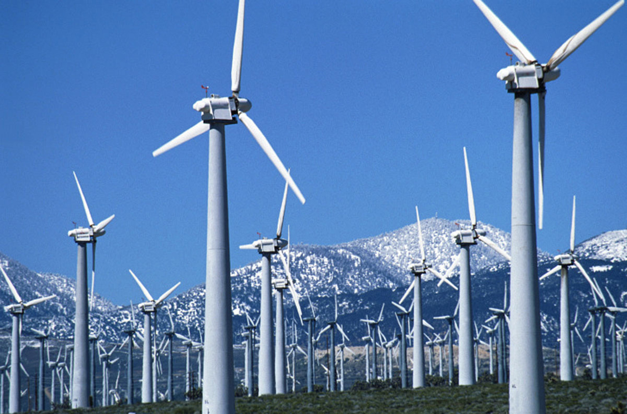 Использование энергии в мире. Ветрогенераторы Energy Wind. Адыгейская Ветровая электростанция (ВЭС). Кольская ветроэлектростанция. Альтернативная Энергетика ветроэнергетика.