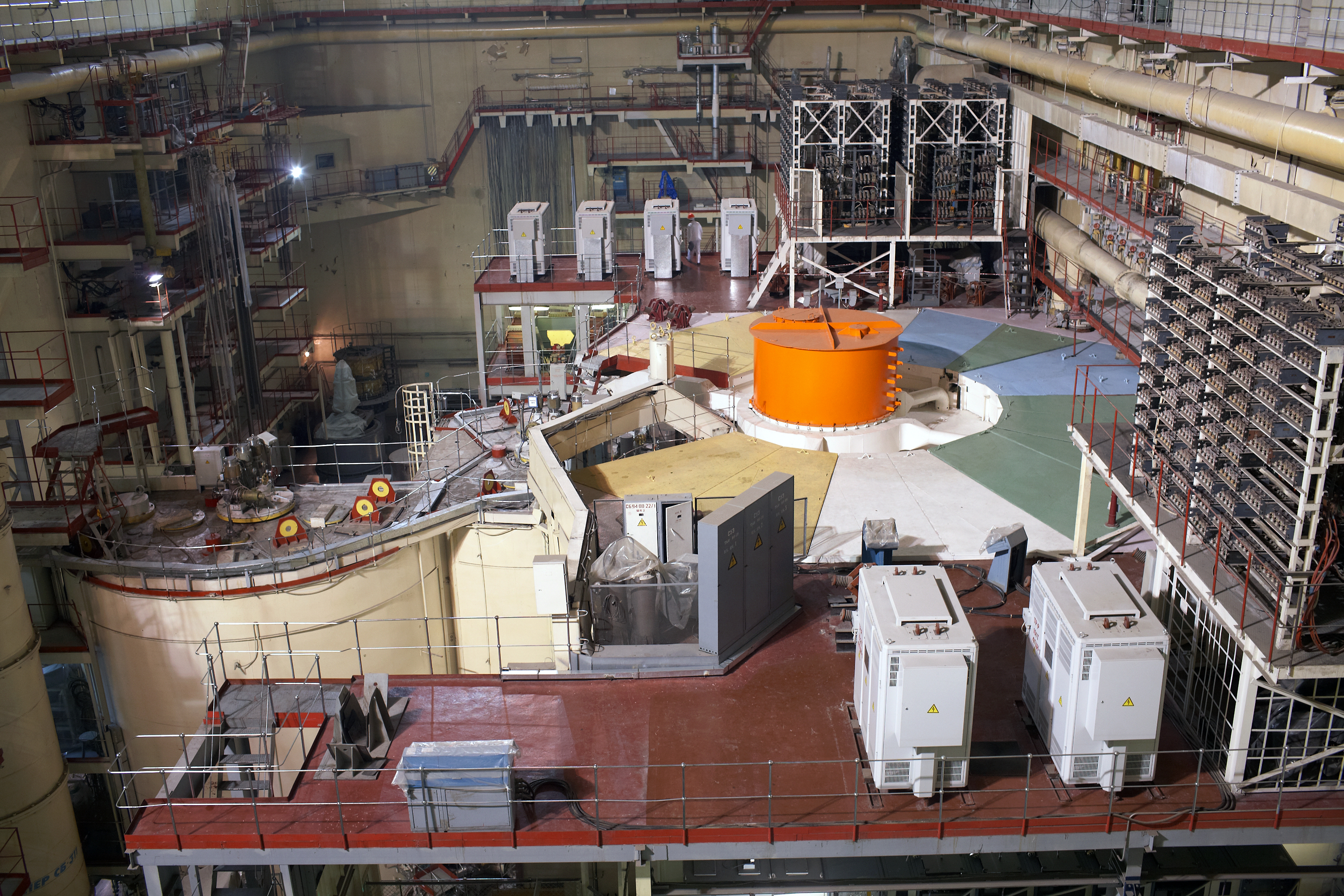 Первая в мире на быстрых нейтронах. БАЭС БН-600. Белоярская АЭС БН 600. Белоярская АЭС реакторный зал. БН-600 ГЦН.