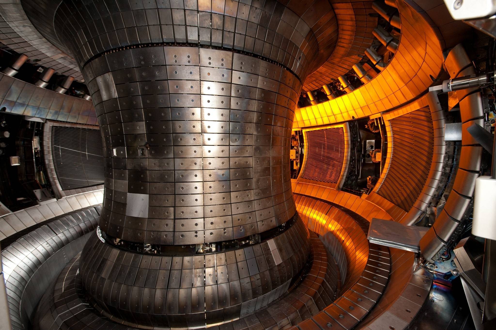 В ядерных реакторах для получения энергии. Токамак ИТЭР. Казахстанский материаловедческий токамак. Hl-2m токамак. Ядерный реактор токамак.