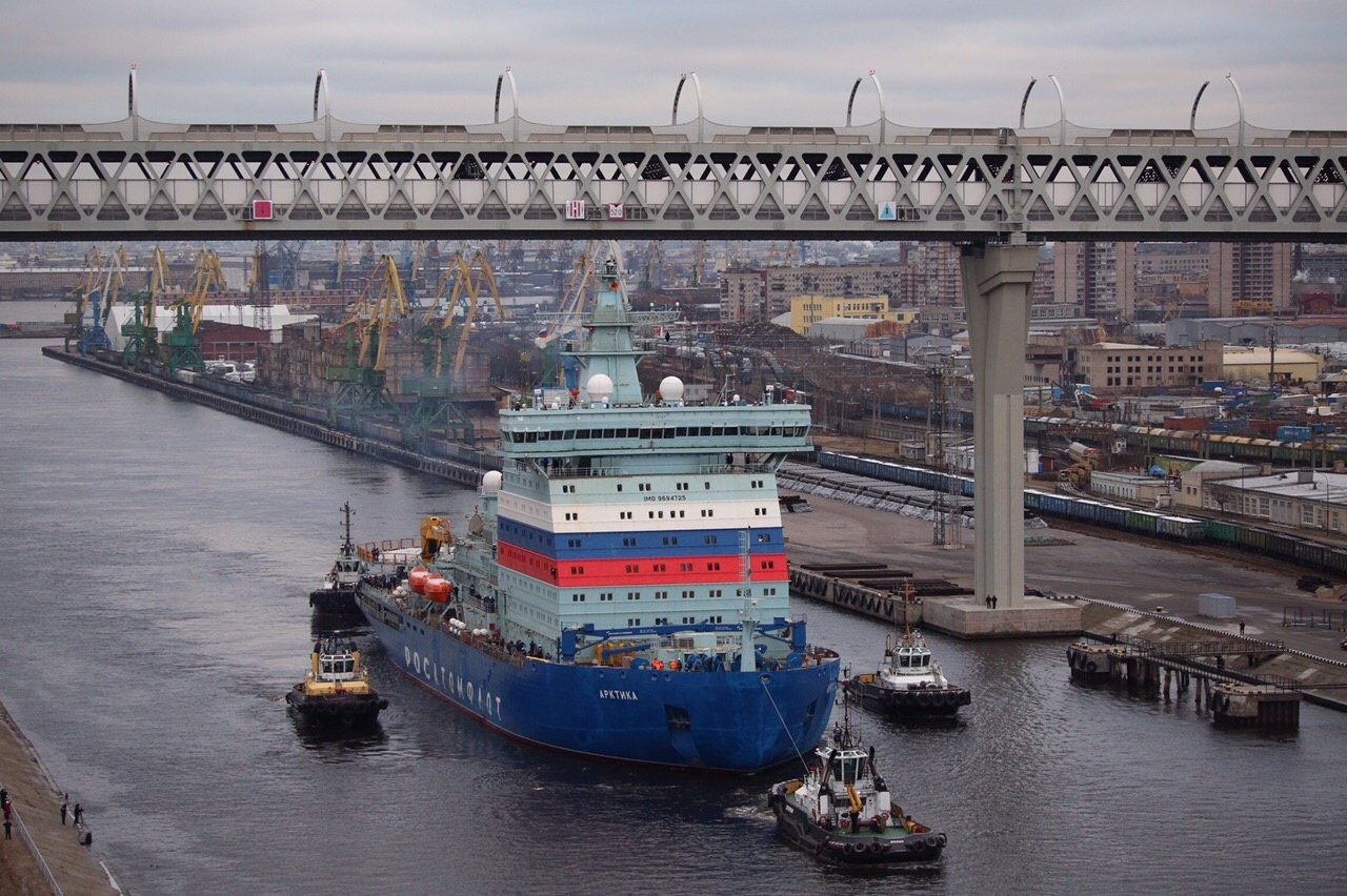 Корабль под мостом