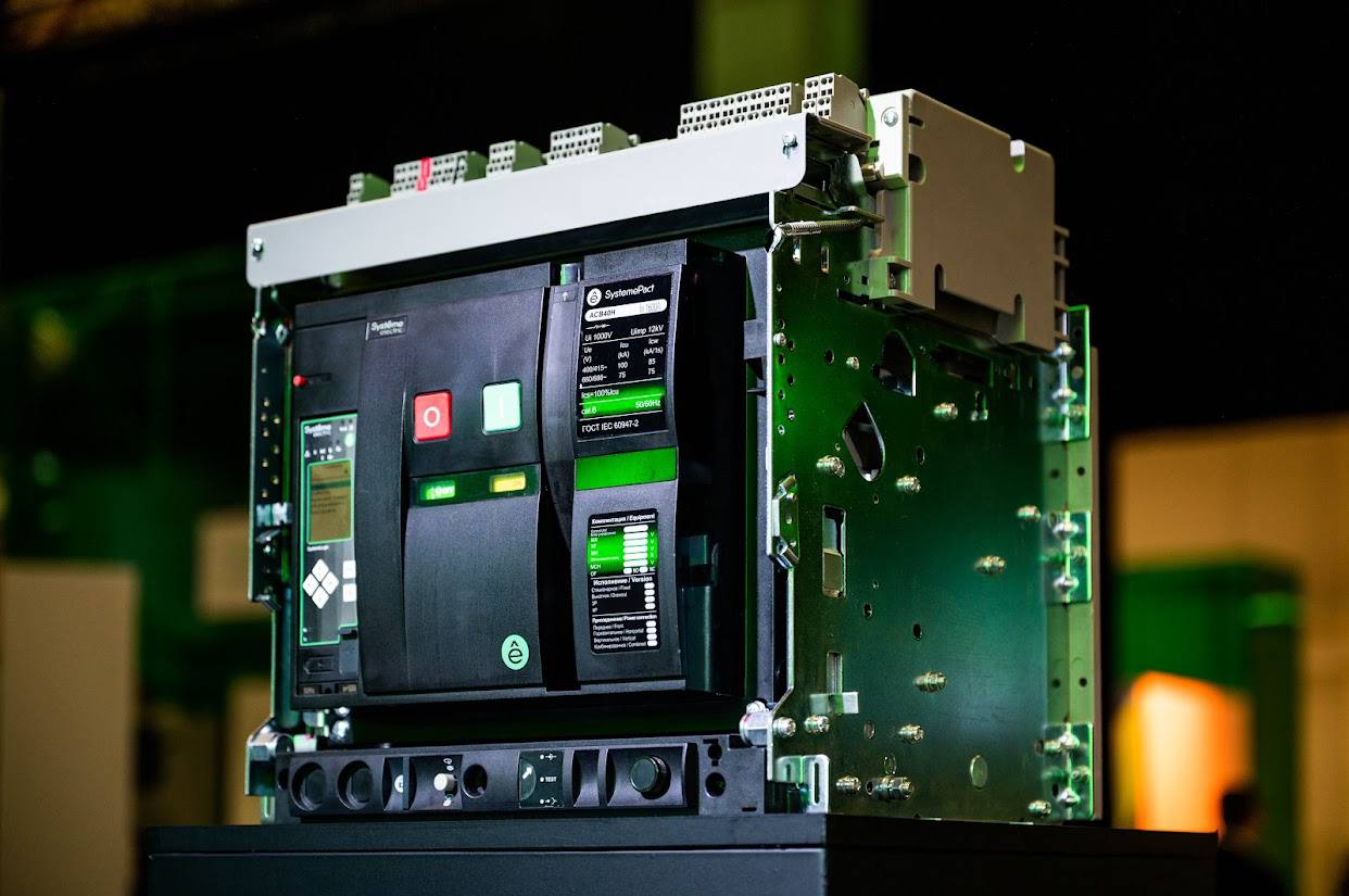 Systeme electric компания. Цифровой блок. Инновационном саммите Систэм электрик