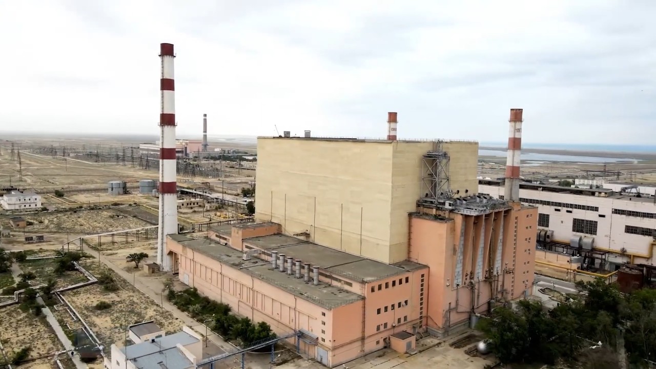 Первая в мире на быстрых нейтронах. БН-350. Первый промышленный реактор в России. Графит реактора первой АЭС Обнинск. Промышленный ли Обнинск.