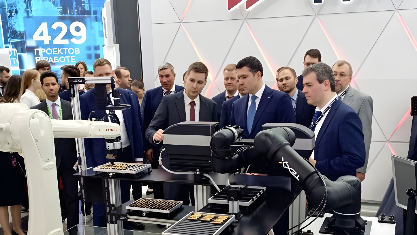 ГК «Интратул» представила на «Иннопроме-2025» гибкую «интеллектуальную» ячейку для автоматизированной сортировки деталей