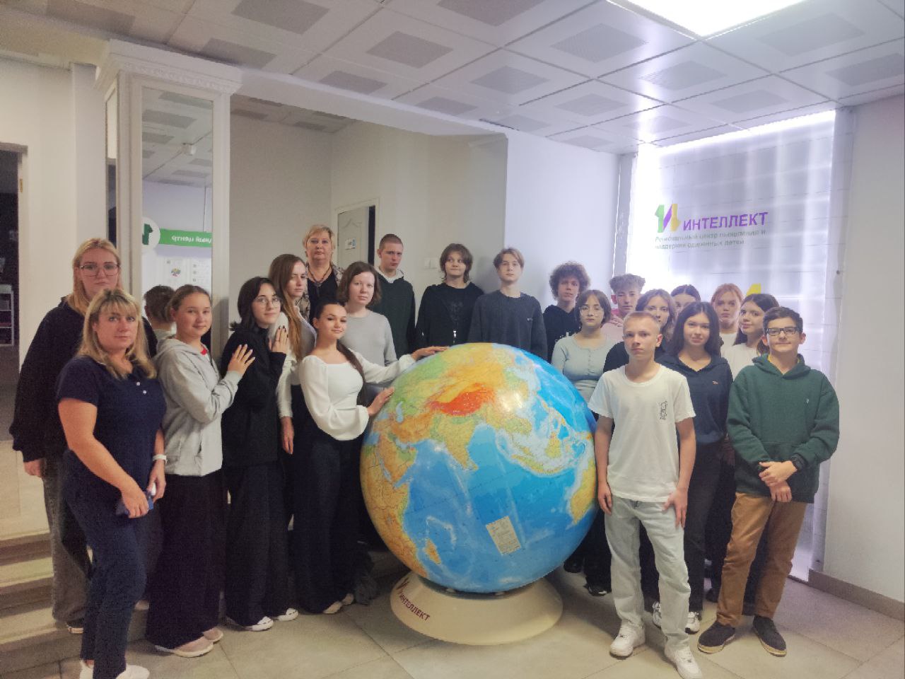 Петербургский институт ядерной физики провёл профильную смену «Коды Курчатова» для ребят из Ленинградской области.