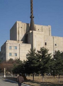 Здание реактора в исследовательском комплексе в Йонбене