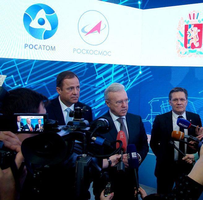 Подписание соглашения о сотрудничестве между Росатомом и Роскосмосом в Железногорске в феврале 2018 года