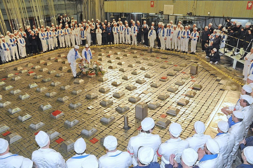 Церемония остановки плутониевого реактора ГХК