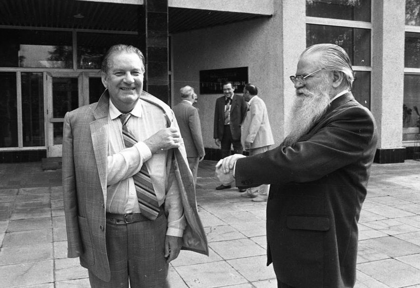 Деше Киш (слева) и тогдашний ректор МГУ академик А.А.Логунов. 1989 год ОИЯИ