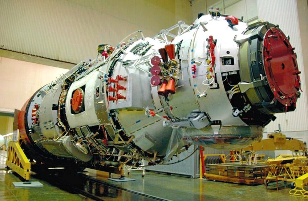 Модуль "Наука" в сборочном цехе topcor.ru