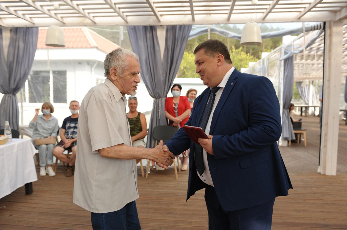 Белоярская АЭС наградила более ста ветеранов-ликвидаторов