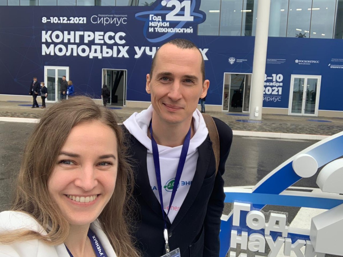 Участники трека «Международная молодежная повестка. Подготовка к IYNC» Анна Суворова и Павел Яковлев, выступающий модератором панельной сессии №1 по коммуникациям на IYNC2022 в Сочи