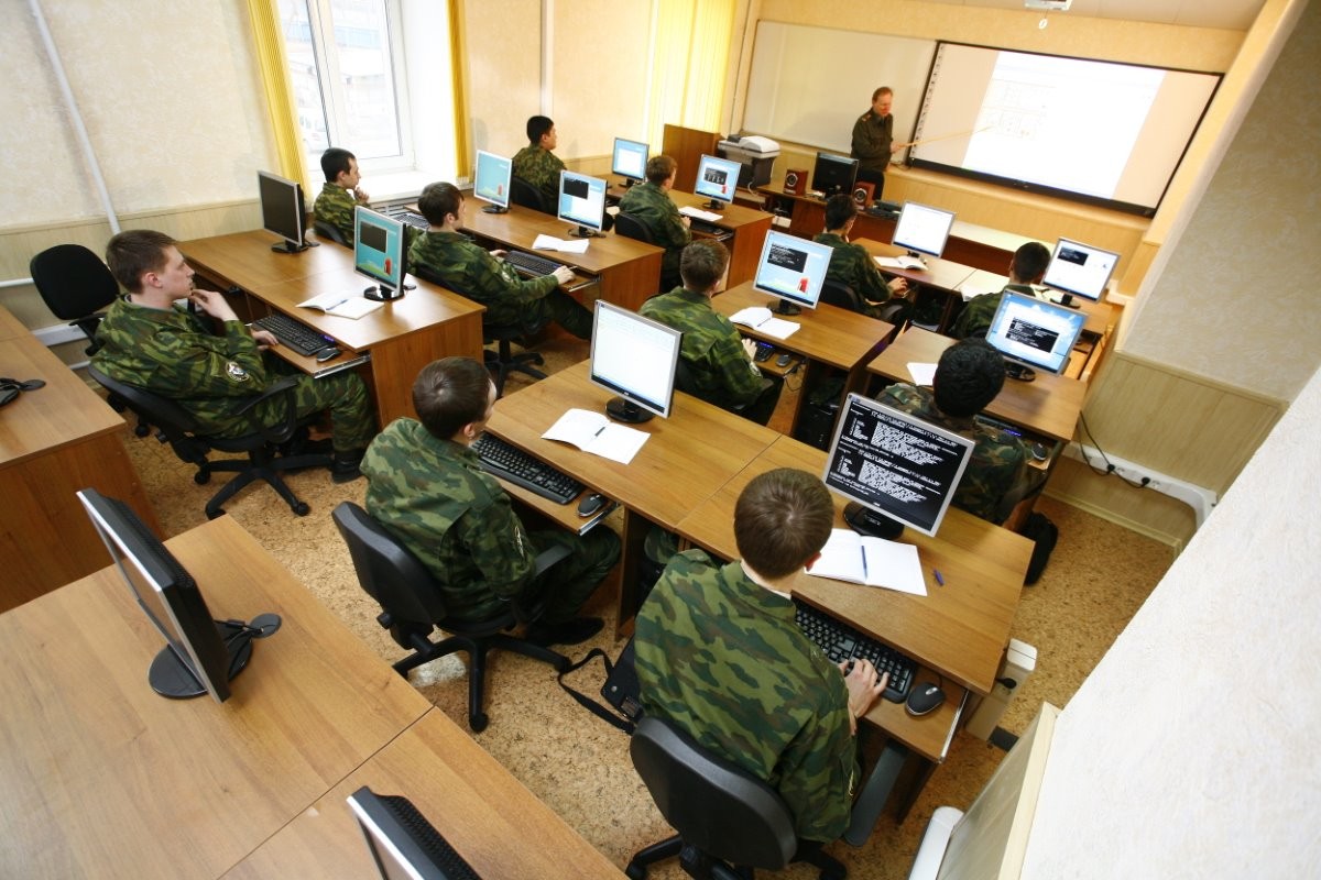 для проведения занятий в полку оборудуются