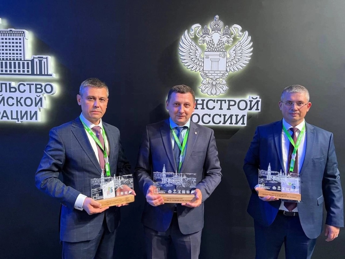 Глава администрации г. Нововоронежа Владимир Лещенко (посередине) на подведении итогов конкурса в Тамбове