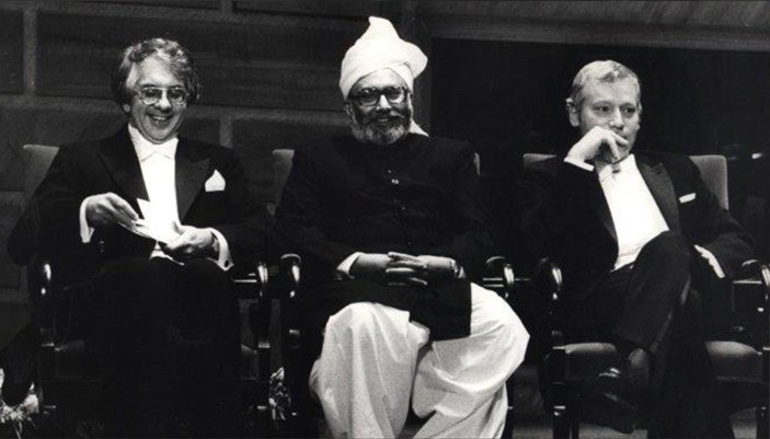 Лауреаты Нобелевской премии по физике 1979 года Шелдон Ли Глэшоу, Абдус Салам и Стивен Вайнберг web2.ph.utexas.edu