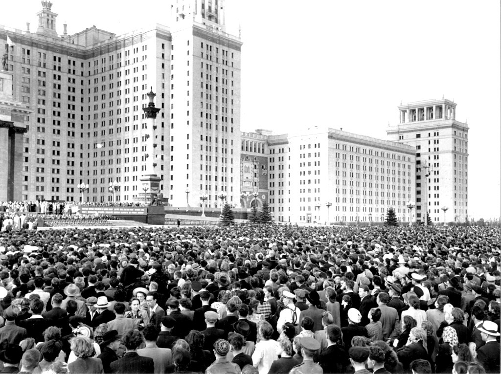 Митинг в честь открытия Главного здания МГУ