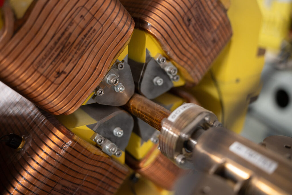 Разгоняющие пучок магниты изготовили в Институте ядерной физики им. Будкера Сибирского отделения РАН