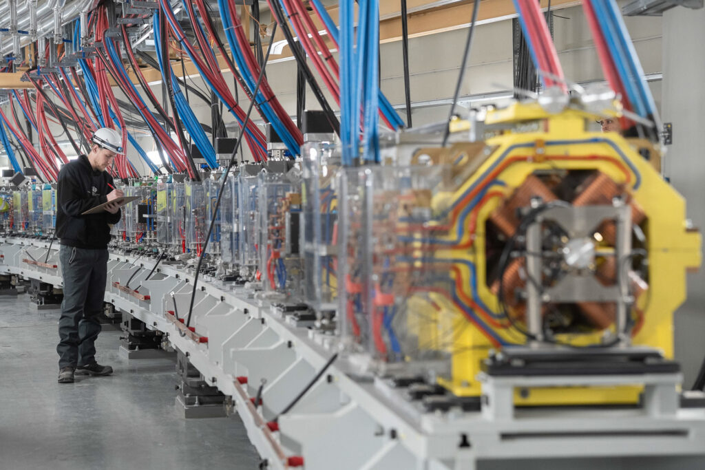 Основной накопитель — ключевой элемент кольцевого источника фотонов