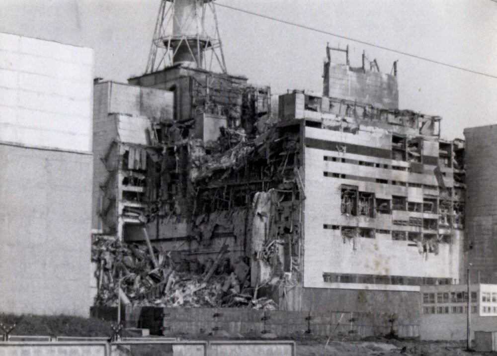 Разрушенный четвертый энергоблок РБМК-1000 Чернобыльской АЭC