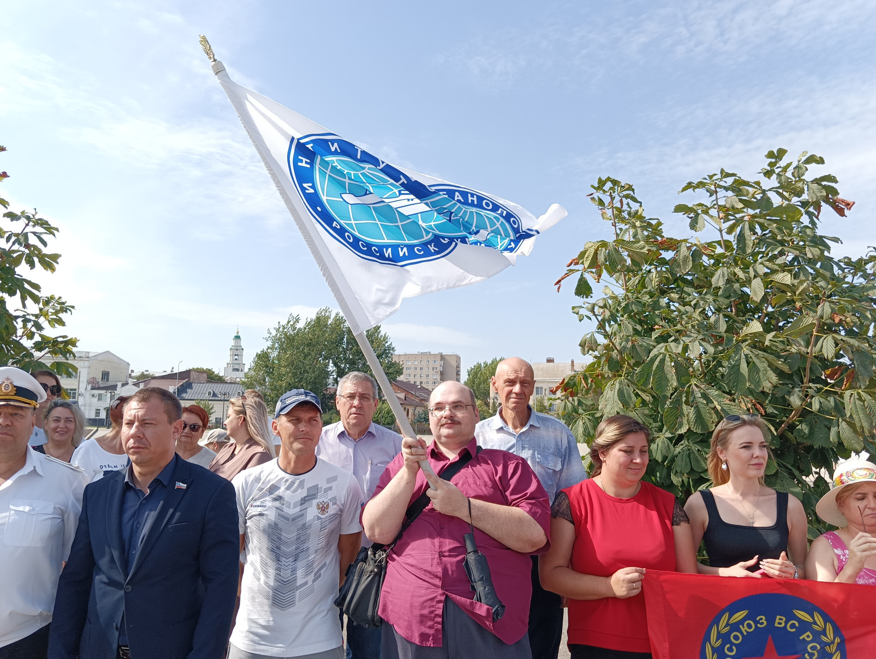  Сотрудники Каспийского филиала ИО РАН на торжественном митинге в честь старта экспедиции «Фарватер Истории – 2026»
