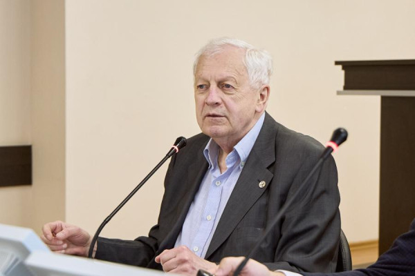 Виталий Конов
