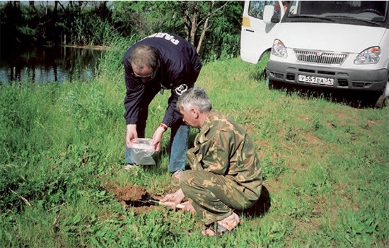 Отбор проб на территории Волгоградского спецкомбината 2006-2-54-2.jpg