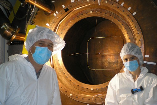 Установка EXO-200 и участники коллаборации во время технических работ