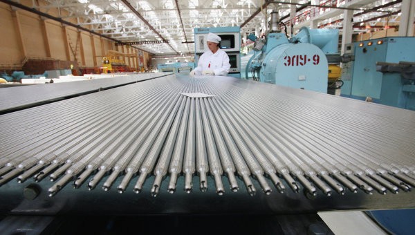 Производство тепловыделяющих элементов (фото - РИА Новости)