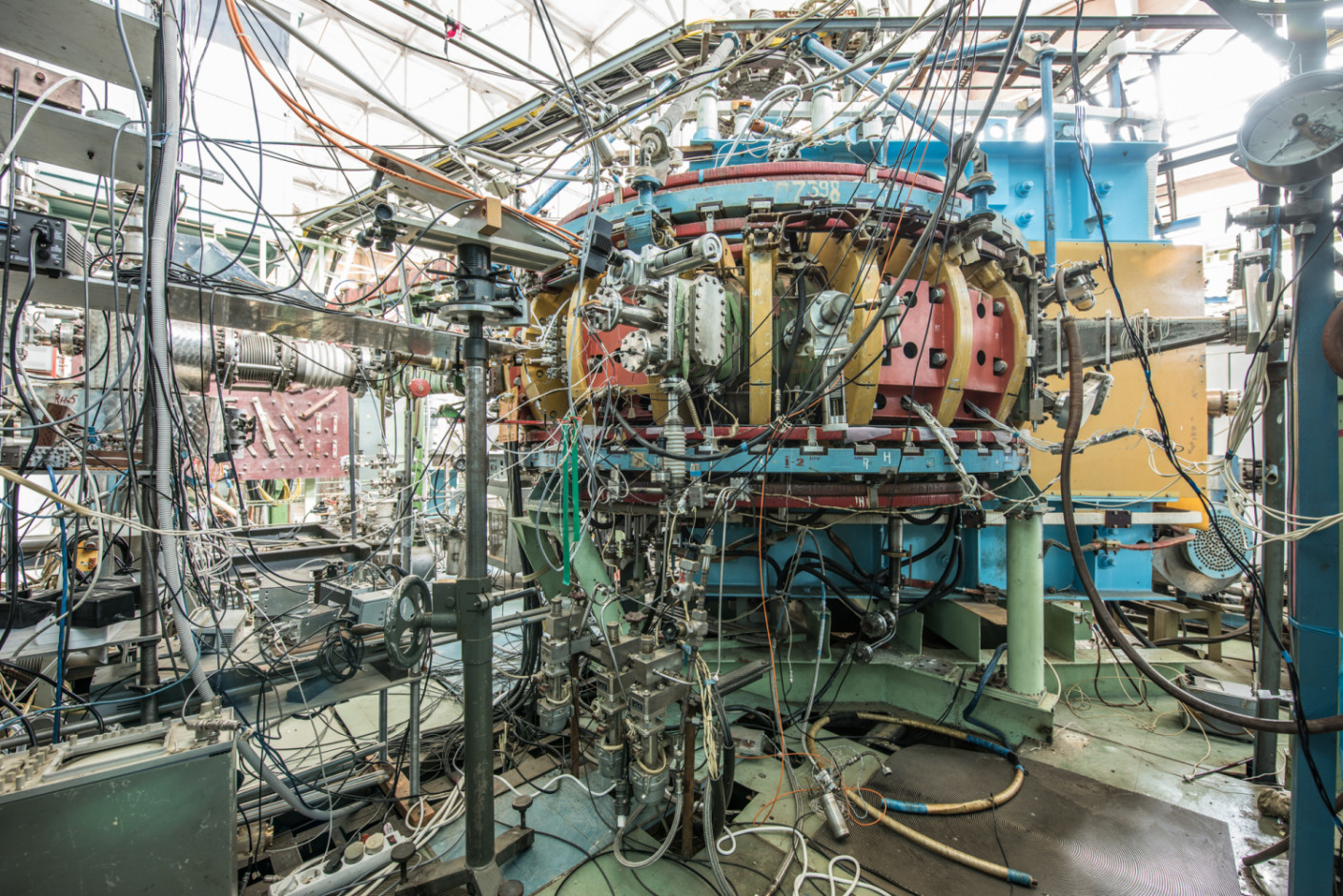 Один из токамаков в ТРИНИТИ ТРИНИТИ