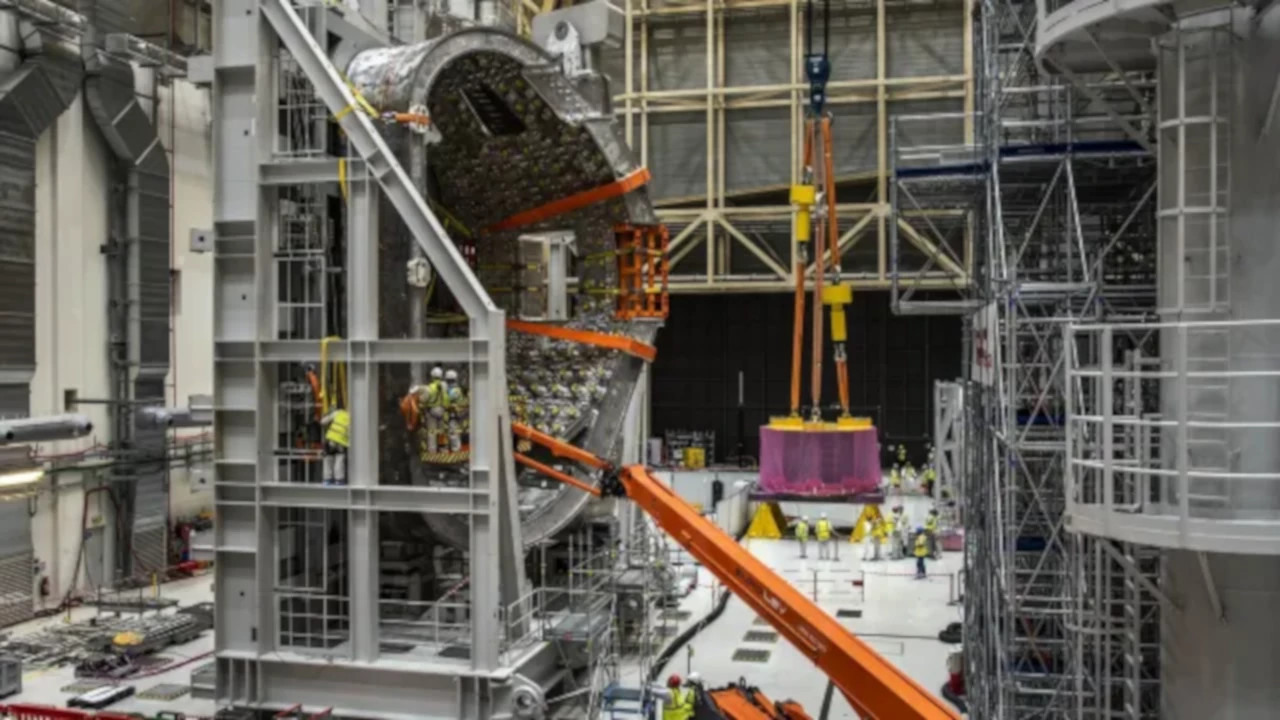 Строительство Международного термоядерного экспериментального реактора (ИТЭР) — крупнейшего в мире термоядерного устройства ИТЭР