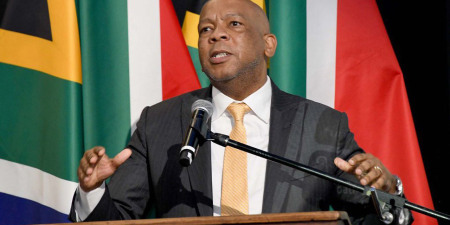 Министр энергетики и электроэнергетики ЮАР д-р Кгосиенцхо Рамокгопа