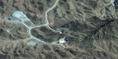 Спутниковый снимок туннельного комплекса Пикакс-Маунтин в Иране