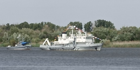 БГК-160 — большой гидрографический катер, ГС-599 — малое гидрографическое судно