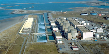 Шестиблочная атомная электростанция Gravelines на севере Франции