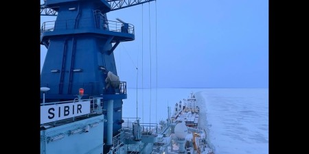 Embedded thumbnail for Новый атомный ледокол «Сибирь» впервые обеспечил проводку в акватории реки Енисей