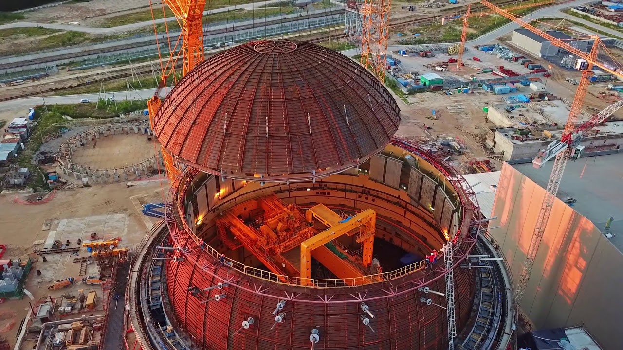 Установка реактора. Лаэс-2, ленинградская атомная электростанция-2,. Корпус реактора ввэр-440. Курская атомная электростанция 2. Ленинградская аэс ввэр-1200.